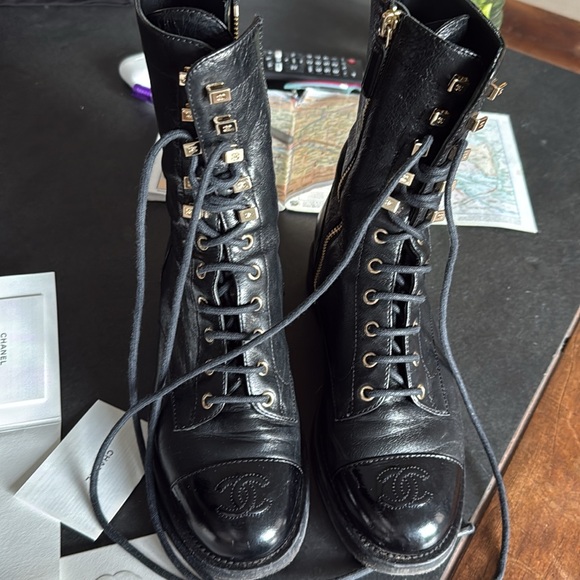 Chanel Black Interior with Gold Embossing - Picture 5 of 15